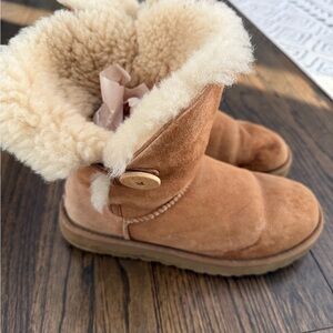UGG Bailey Button Boots Chestnut